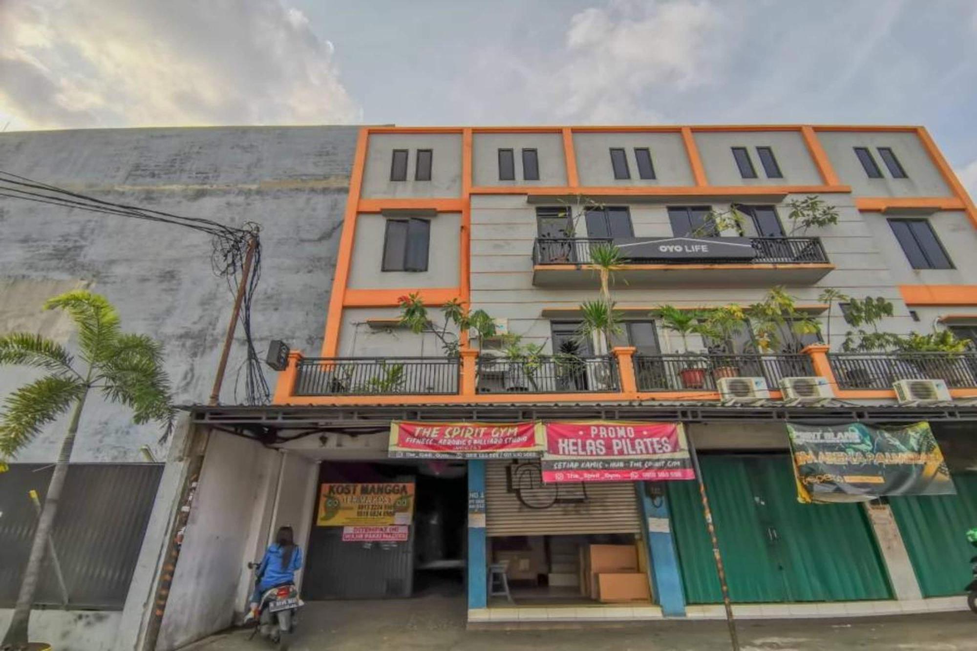 Oyo Life 93129 Kost Mangga Hotel Jakarta Exterior photo