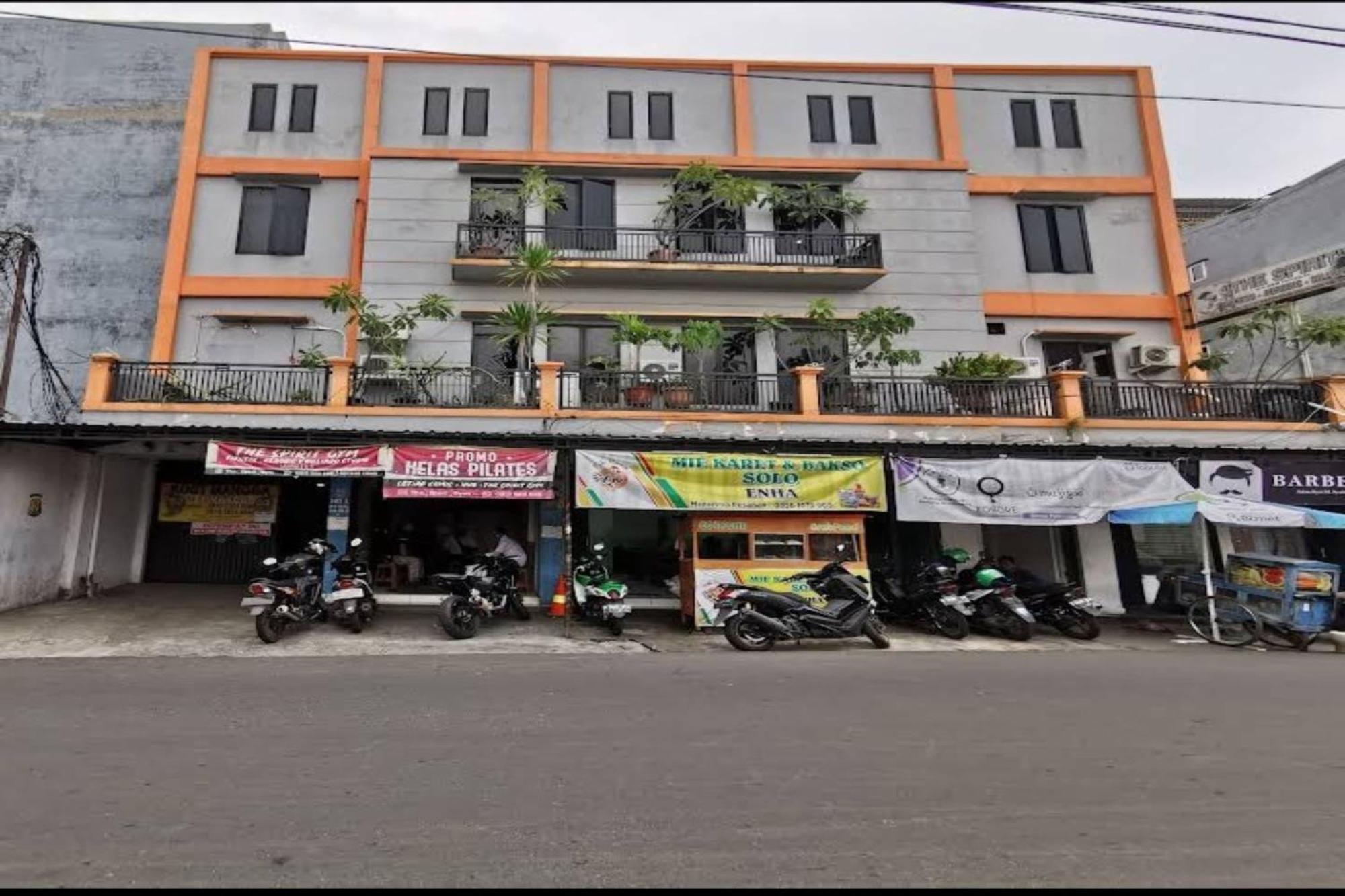 Oyo Life 93129 Kost Mangga Hotel Jakarta Exterior photo